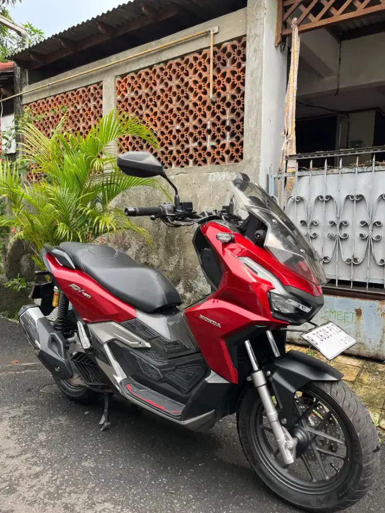 Honda ADV merah glossy