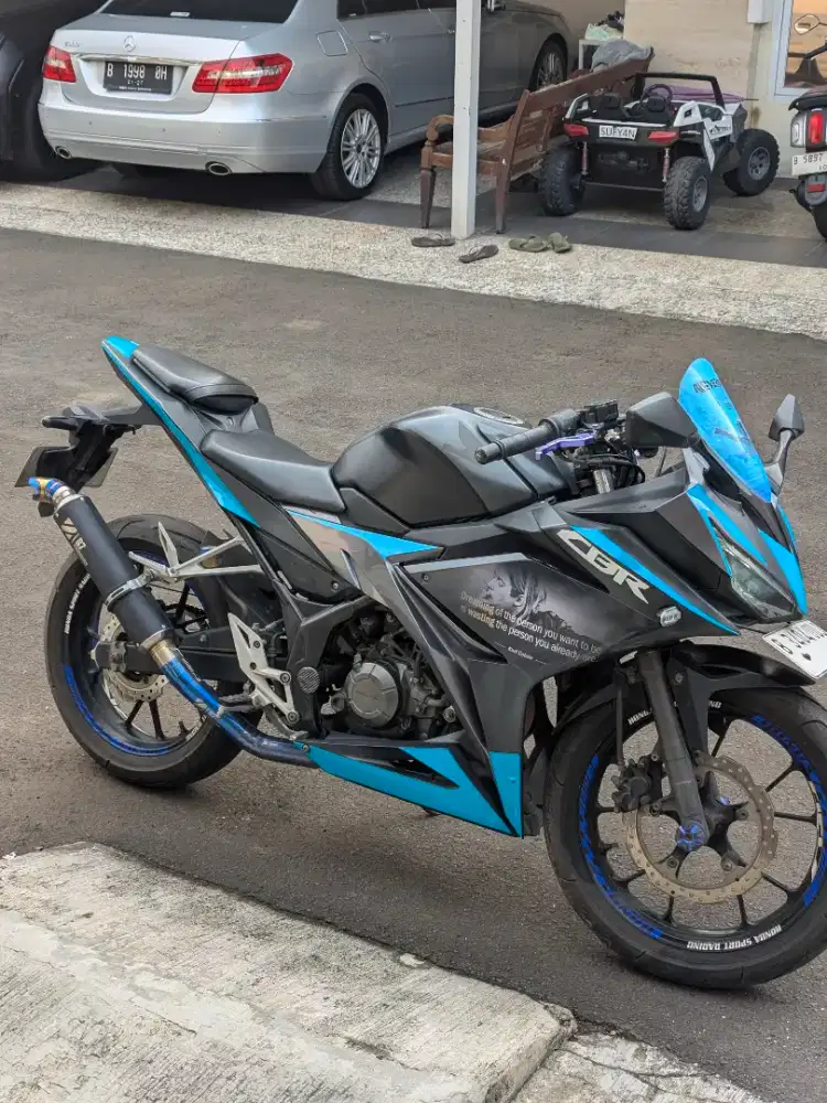 Motor kesayangan CBR 150R TAHUN 2019 AKHIR SURAT SURAT LENGKAP
