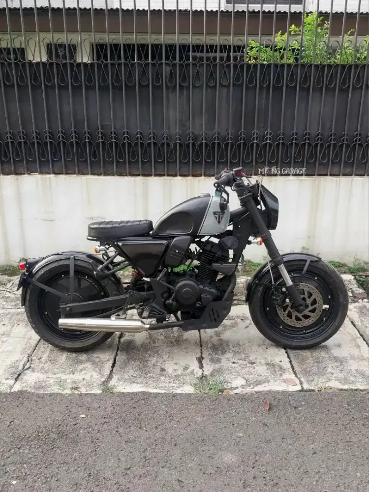 Yamaha byson custom bobber triumph