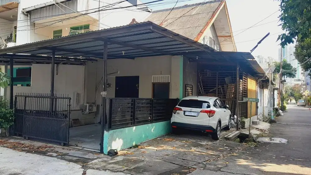 Rumah Hook Strategis Dekat PRJ & Pusat Kota