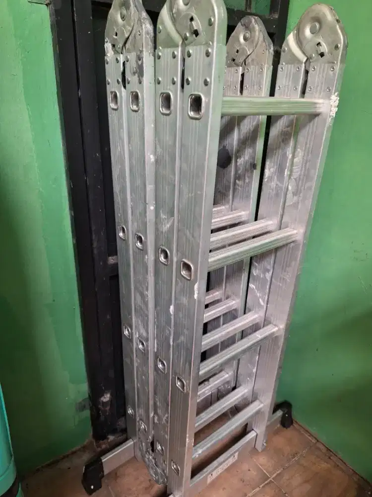 Tangga Azko Krisbow