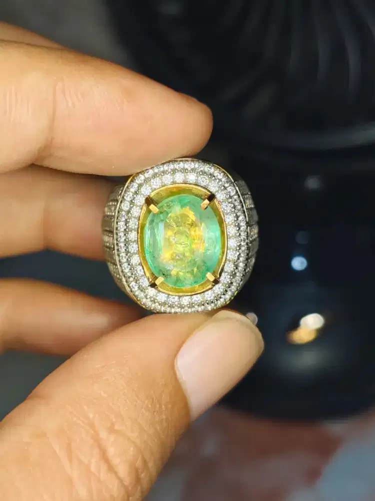 Natural Zamrud Colombia 3.17crt Hijaunya Luster Menyala Sesuai Memo