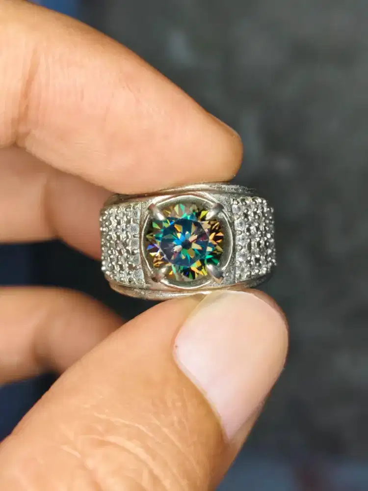 Diamond Rainbow Moissanite 1.74crt Luster Rainbow Menyaka
Lab Memo WGL