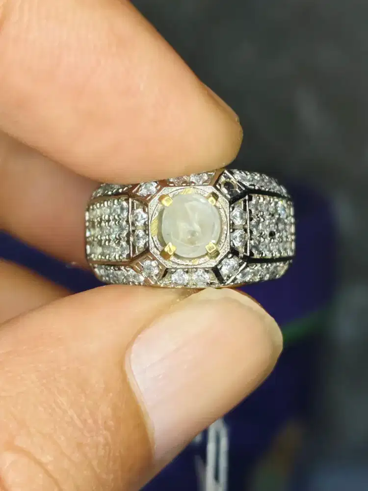 Natural White Sapphire No Heat Srilanka 0.80crt Kristal Clean Mulus