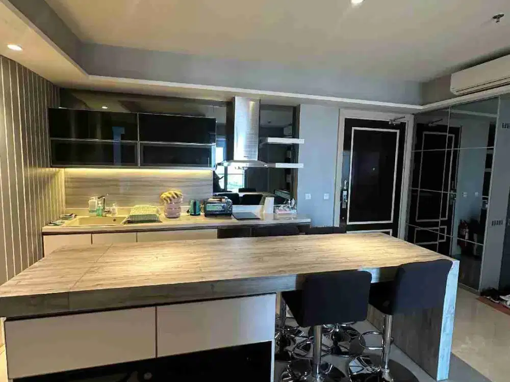 Jual Apartment One Icon 3 Kamar Tidur. Full Furnished. Bagus. Connect Tunjungan Plaza 6. Murah