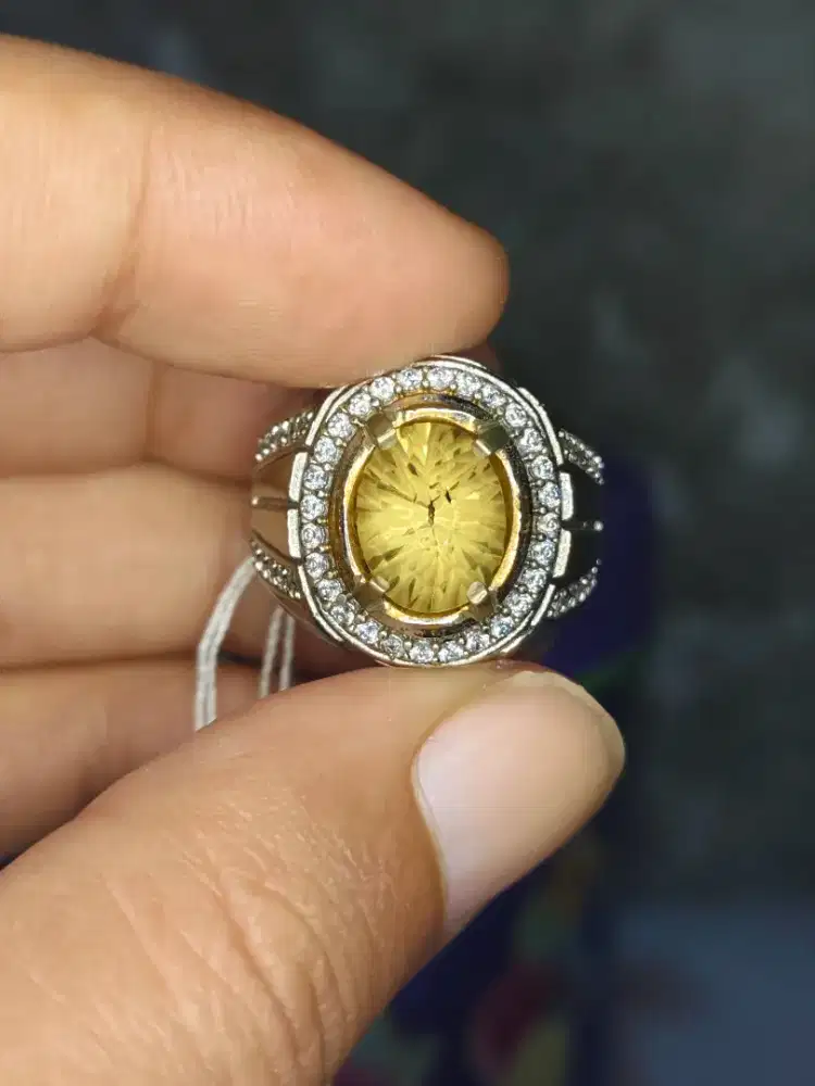 Natural Citrine 3.46crt Kristal Clean Cutting Costum Luster Mewah