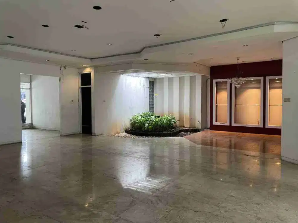 Sewa Ruko Komersil Cipete jakarta selatan cocok utk usaha , kantor , klinik , showroom , bakery dll parkiran sangat luas dan dekat mrt , pintu tol , Citos , Antasari dll