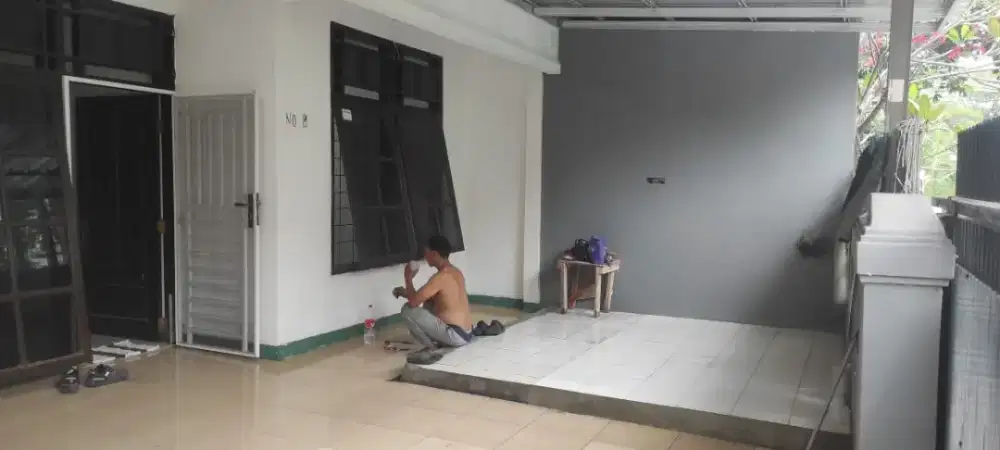 1 orang Asisten Rumah Tangga Wanita