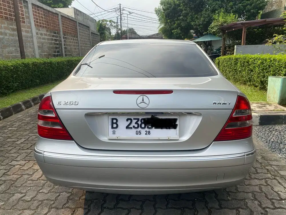 Mercedes-Benz E240 2003 Bensin