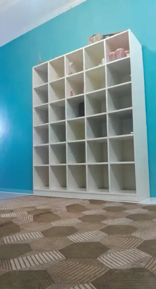 Dijual Cepat Lemari Display 30 Kotak Cocok Untuk Berbagai Usaha