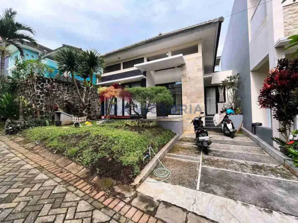 Rumah villa ada kolam renang disewakan di Batu Malang