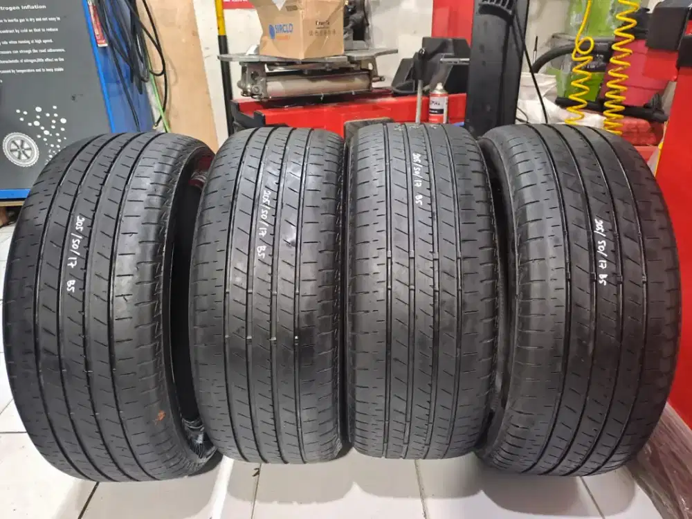 Ban mobil ukuran 205/50/17 Bridgestone Turanza T005A