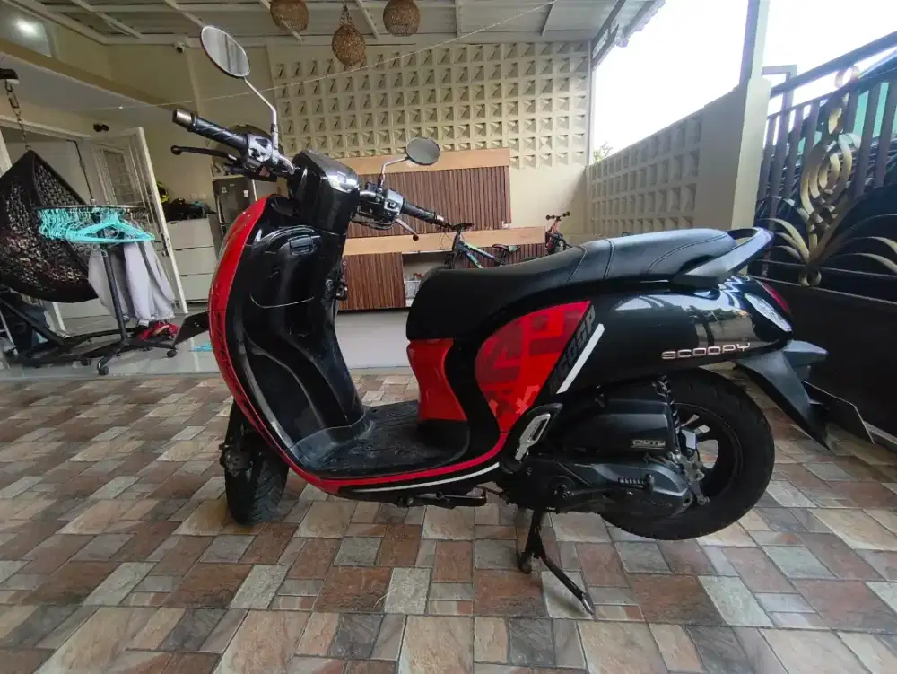 Scoopy merah 2021