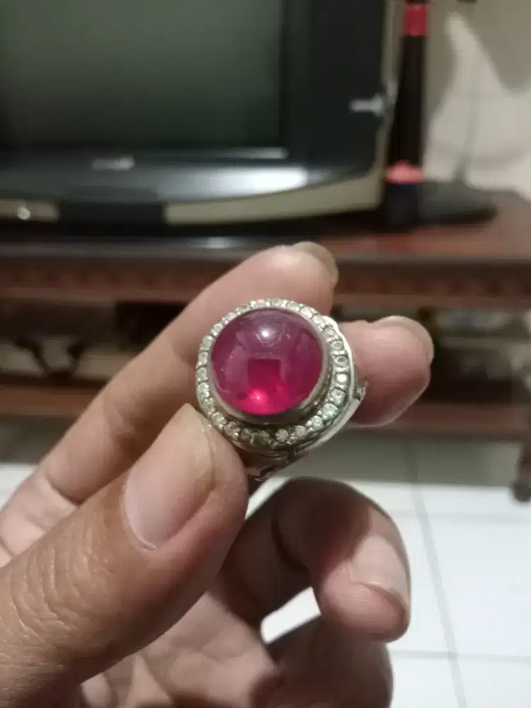 Batu permata cincin ruby afrika