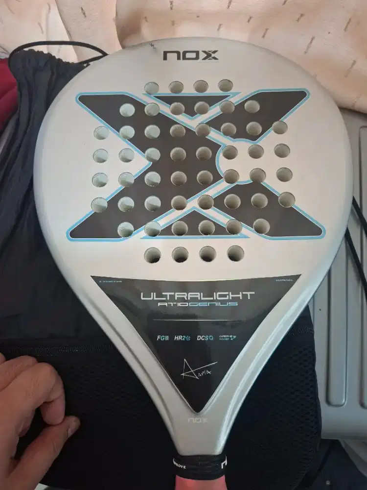 Dijual cepat raket padel NOX AT10 genius ultralight