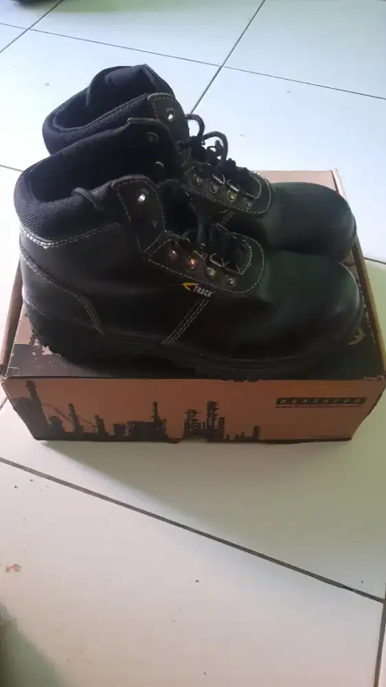 Sepatu SAFETY merk TRACK RAKTAYOO Original