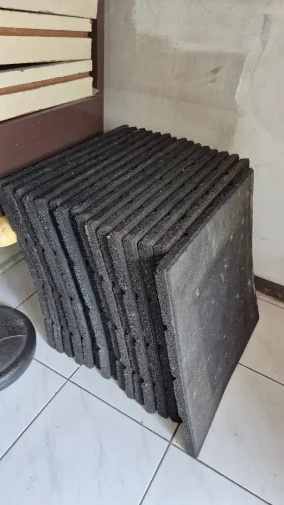 Rubber Tile / Alas Gym Tebal Bekas 16 Pcs Murah