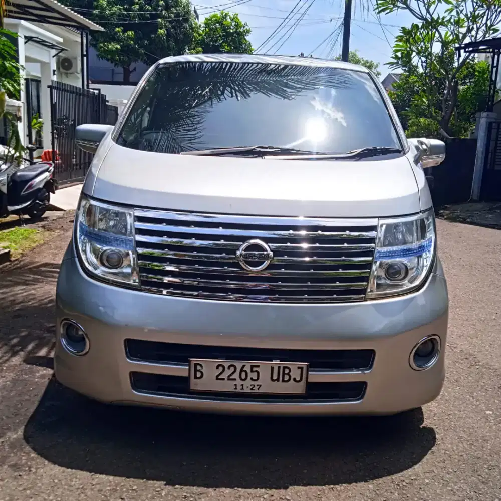 Mobil Istimewa Nissan Elgrand Hws 2.4 2007 akhir Very good condition