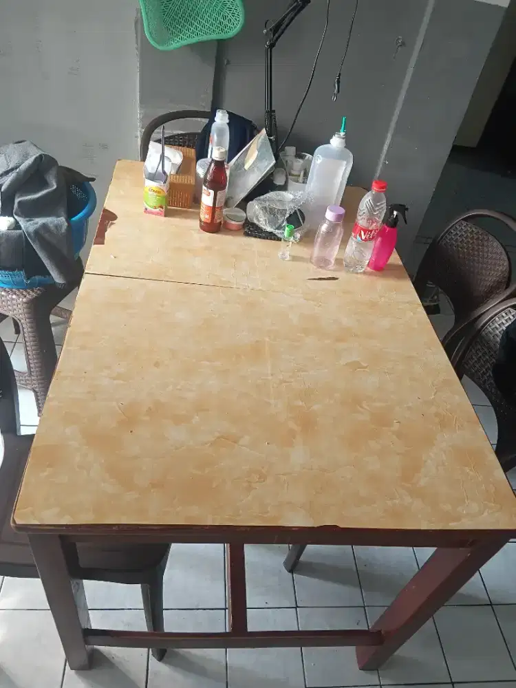 Meja makan kayu kuat kokoh