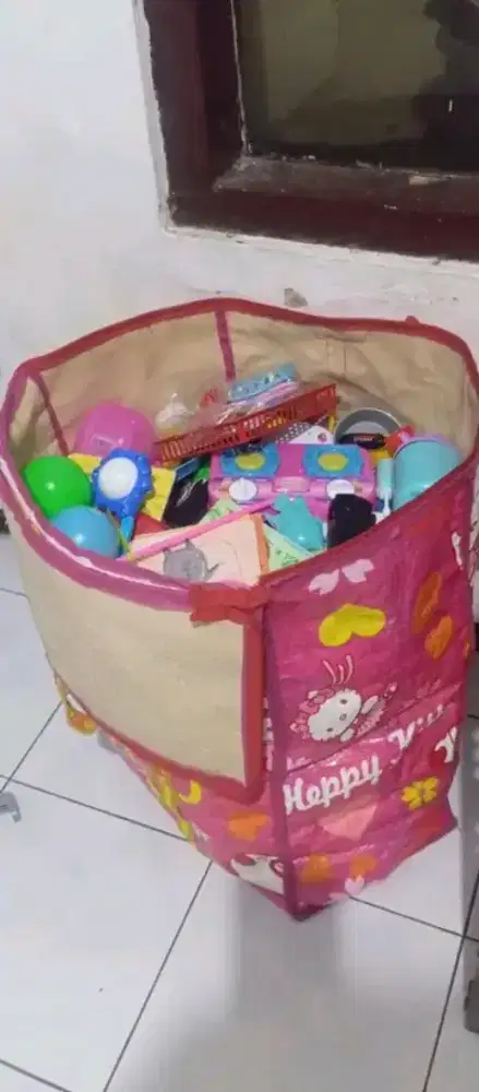 Mainan bekas campur