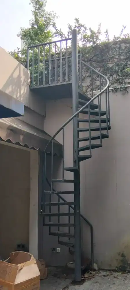 Tangga putar tinggi 4 mtr