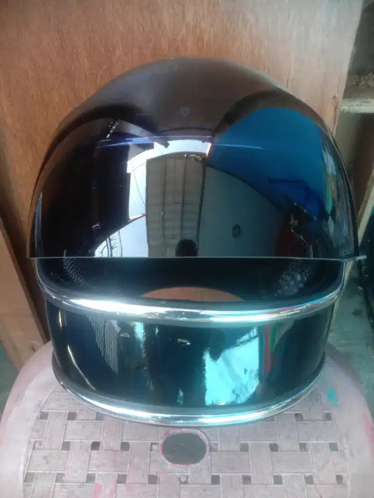 HELM DI PETUKANGAN SELATAN