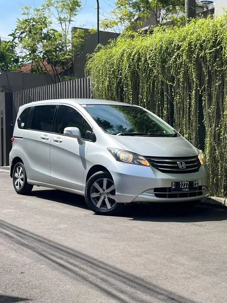 Honda Freed E PSD Ac digital 2011 silver bandung istimewa