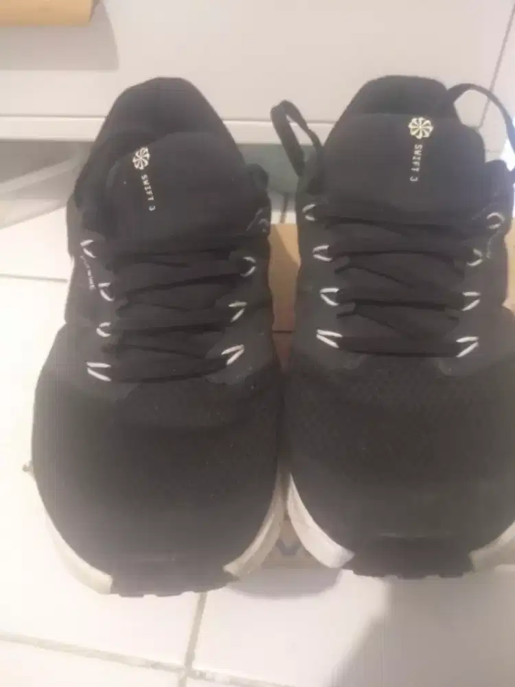 SEPATU NIKE HITAM (US 7.5)