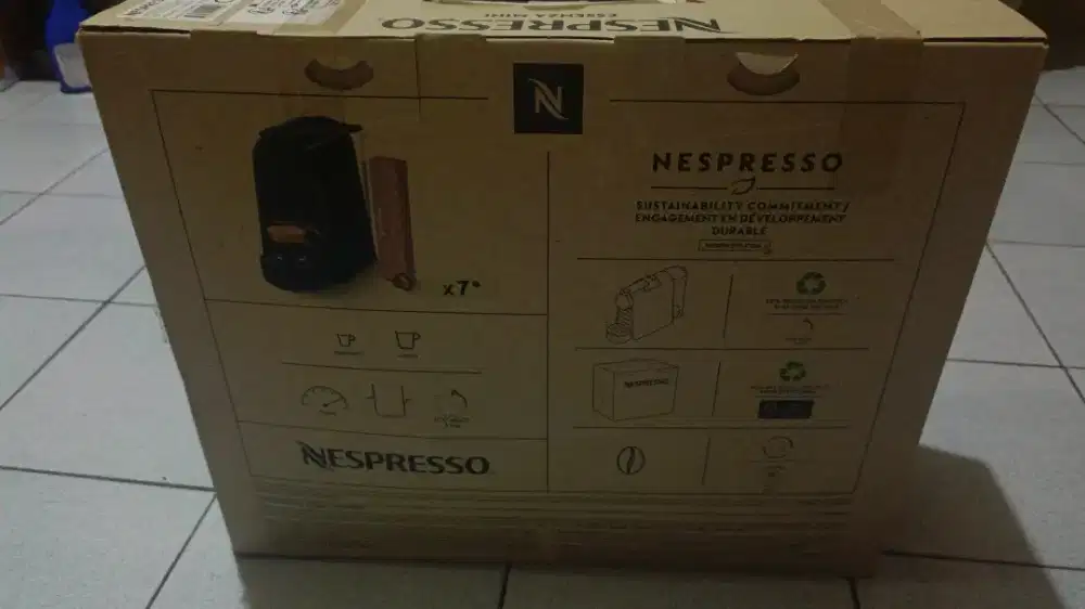 Mesin kopi Nespresso essenza mini x7