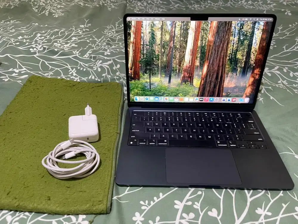 Macbook M2 2022 8/256 Midnight Murah