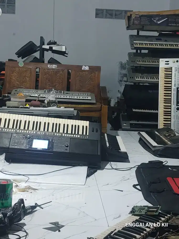 DI CARI UNTUK DI BELI KEYBOARD & PIANO