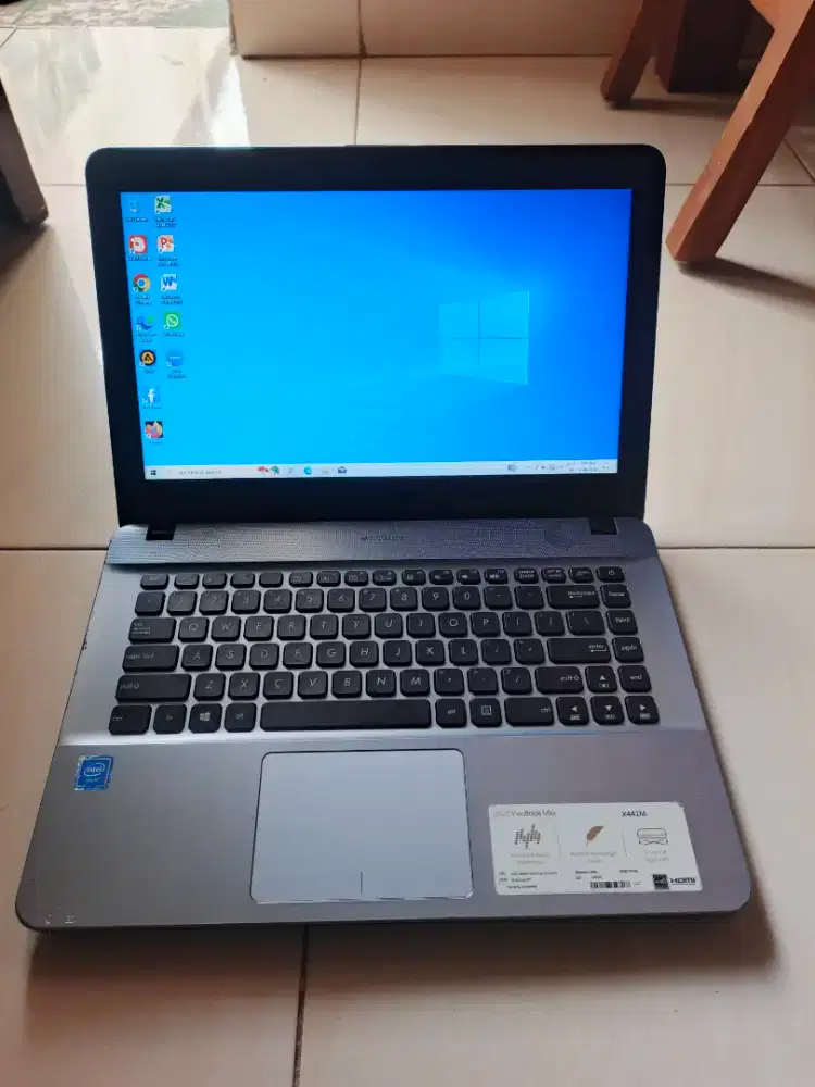Laptop Asus Ram 4gb ddr4 layar 14 inc windows 10 siap pake ktk mnus