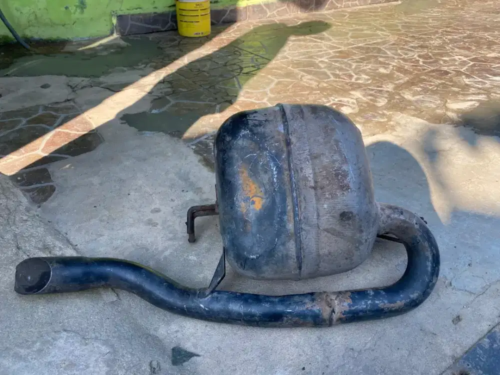 Gendok kenalpot mobil yaris