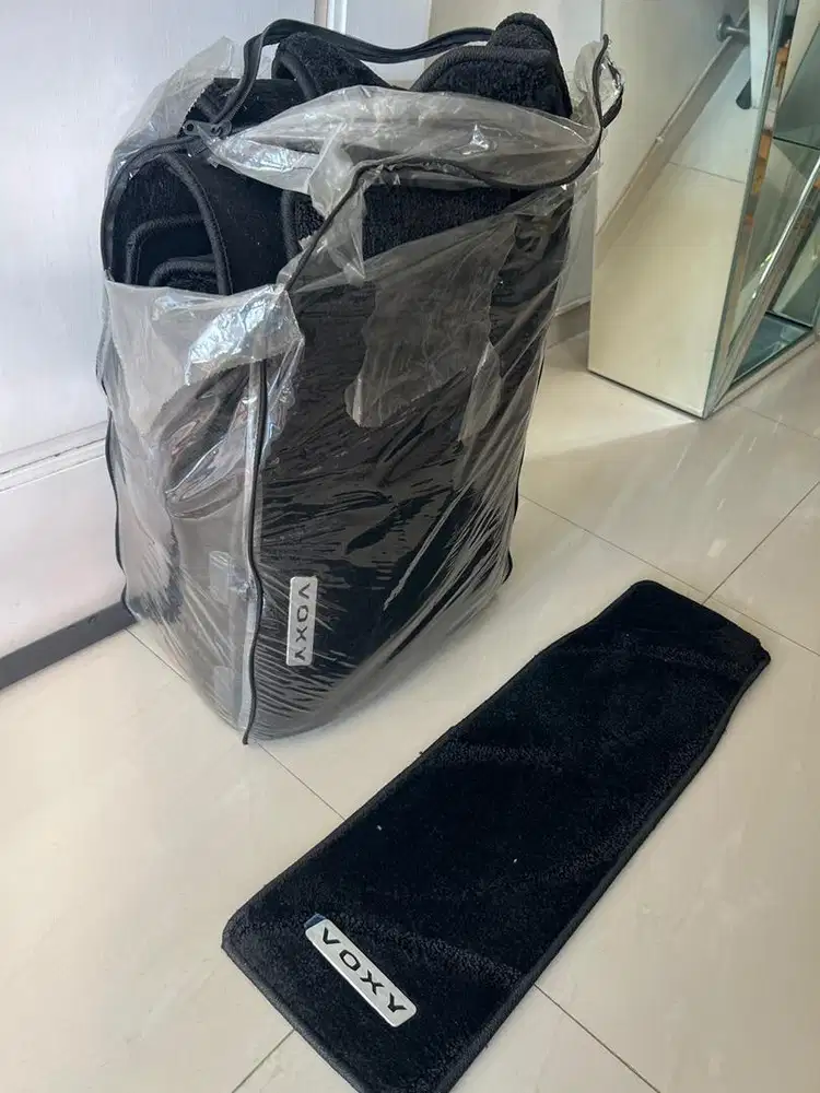 Karpet original mobil voxy
