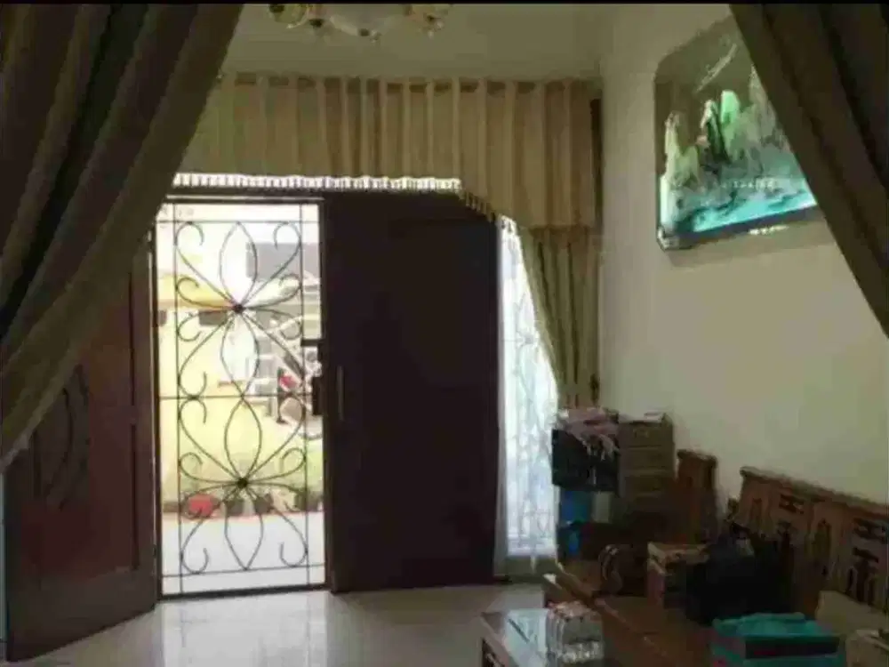 Dijual murah rumah 2 lantai lebar 10 siap huni bebas banjir di taman palem lestari