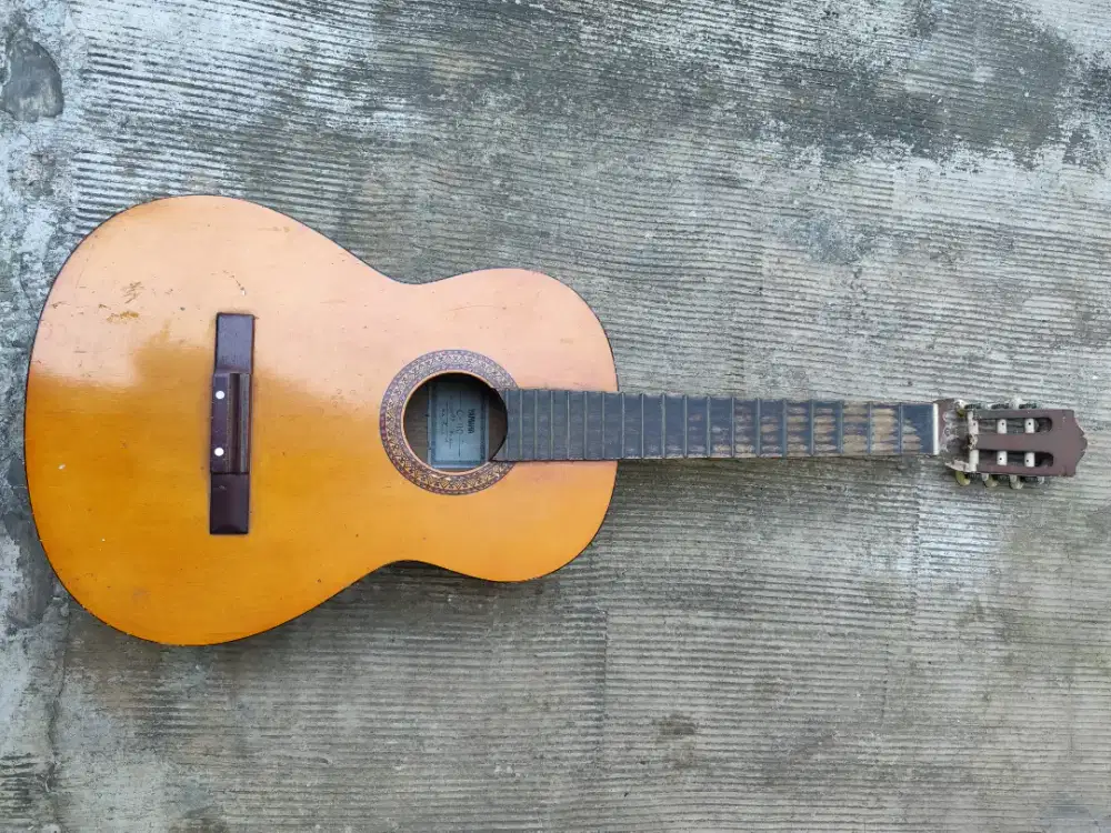 Gitar yamaha c 310 patah