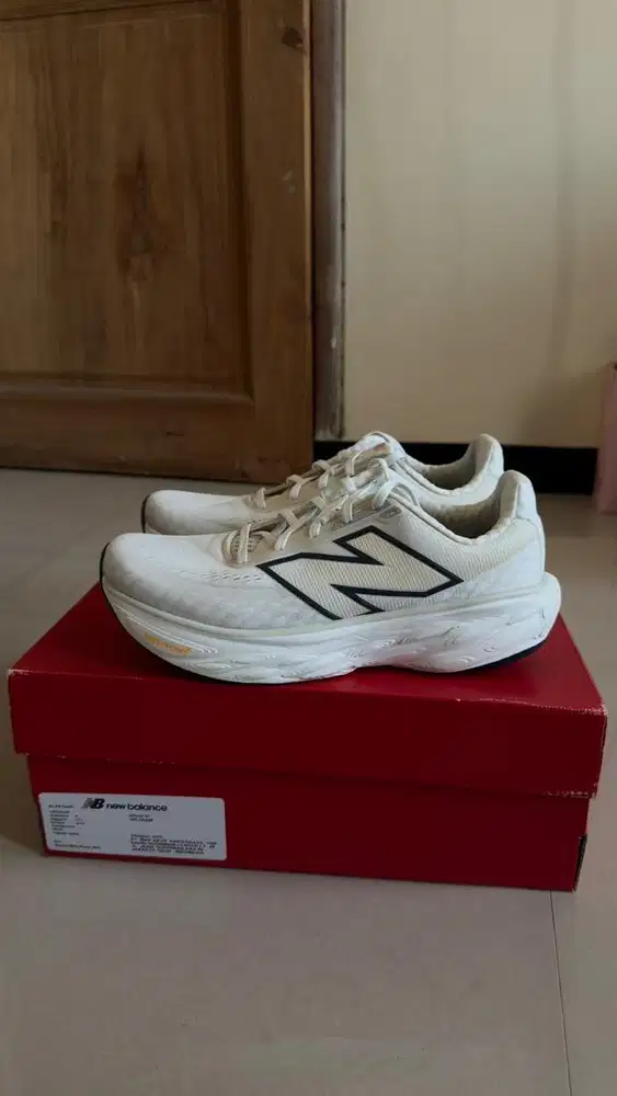 Sepatu Running New Balance 1080 size 41.5