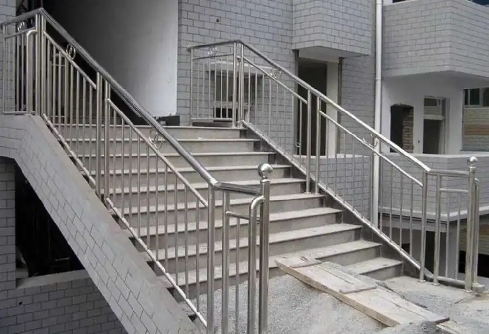Railing Tangga Stainless Steel Premium – Modern, Kuat, & Tahan Lama