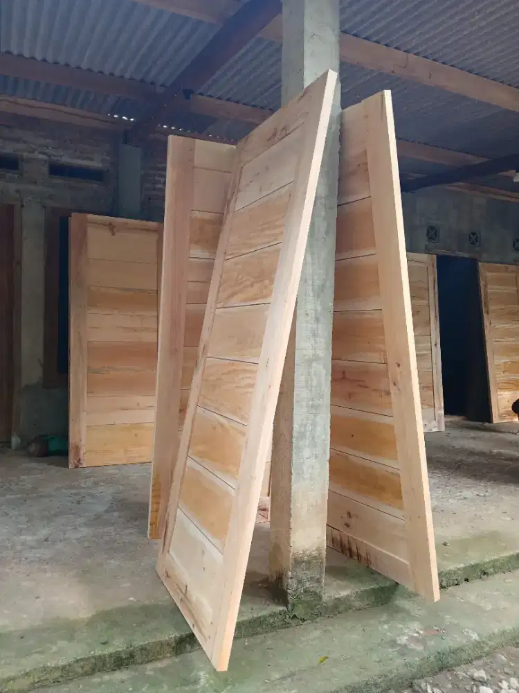 Pintu kamar dan kusen