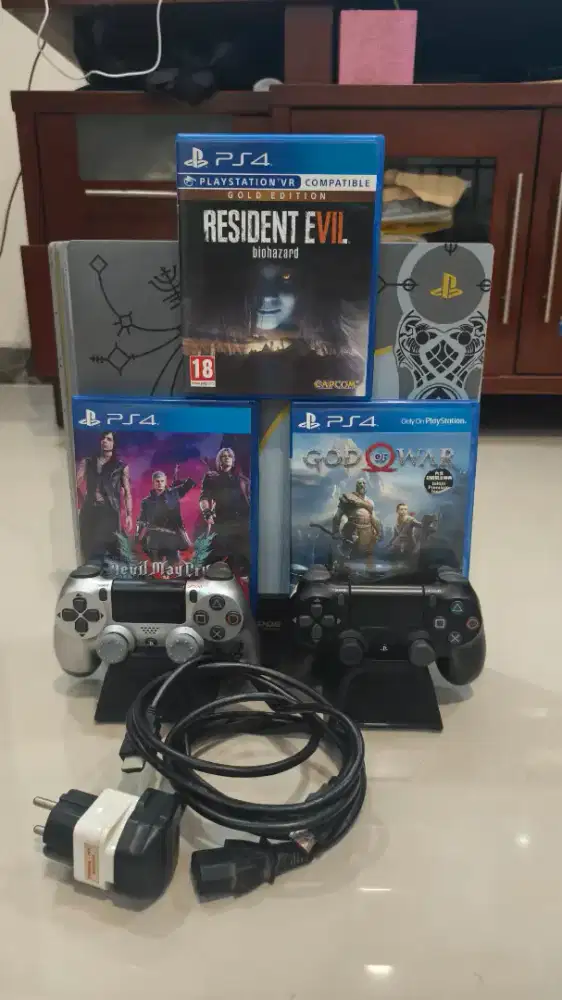 PS4 PRO god of war limited edition 1TB
