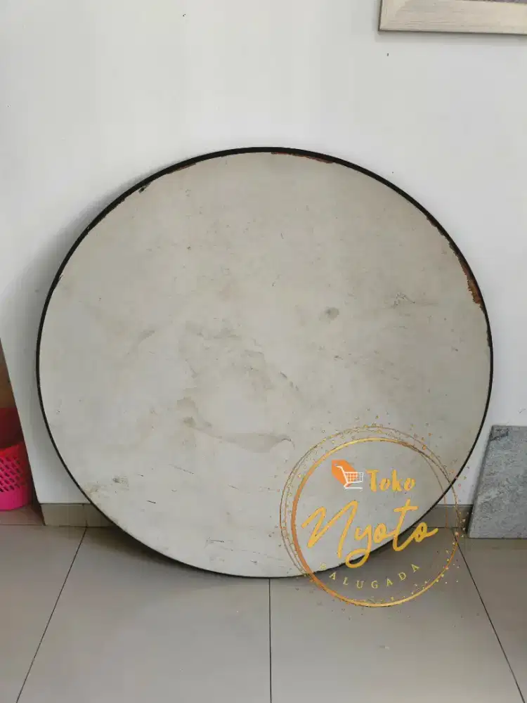 Meja kayu MDF bundar tanpa kaki meja, dijual apa adanya