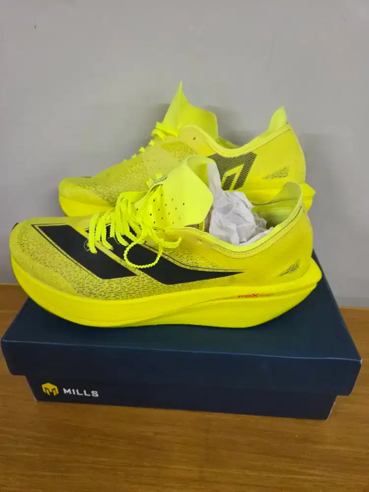 sepatu running mills hypercharge r26