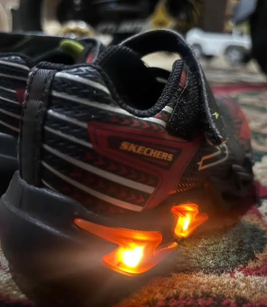 Sepatu Skechers Lights