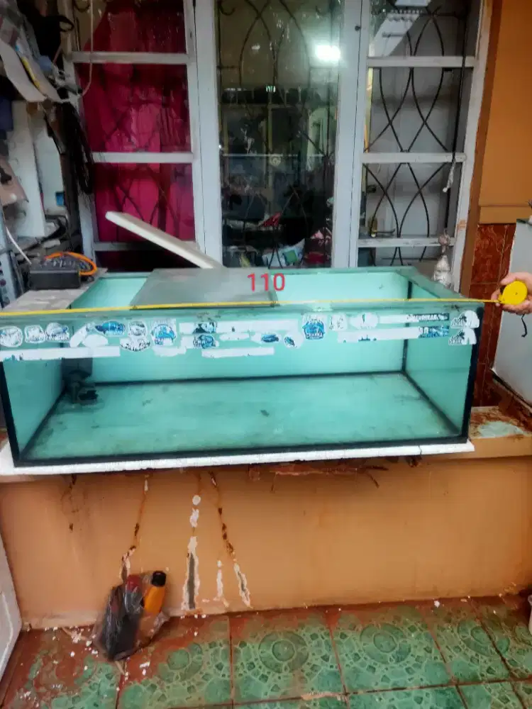 Aquarium ikan bekas