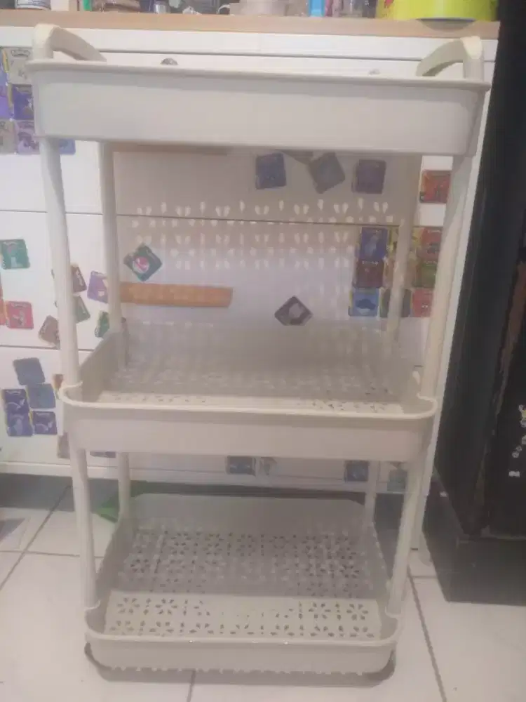 RAK MINIMALIS PUTIH
