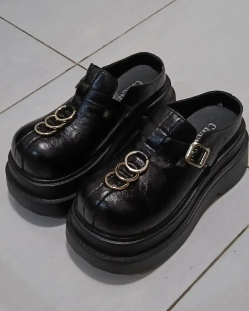 Sepatu Wanita Chani Hitam