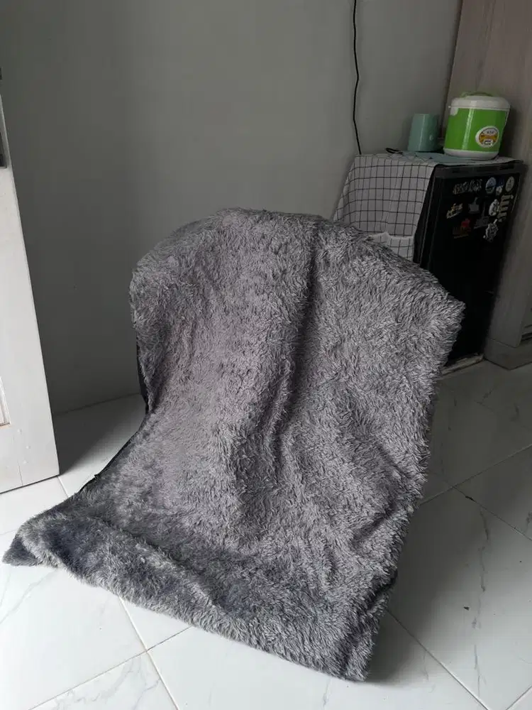 Karpet Bulu warna abu-abu