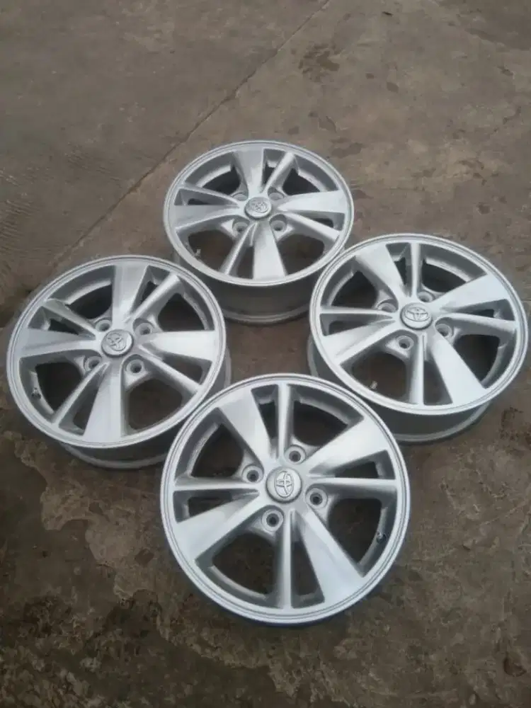 Velg oem avanza veloz R15(4×114) velg only