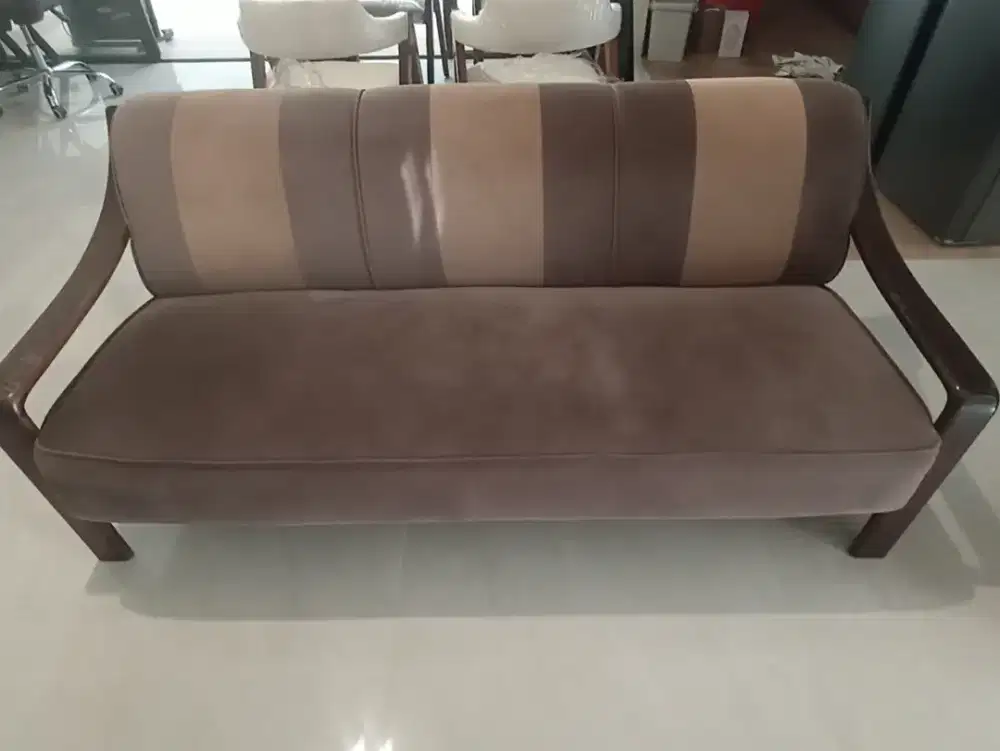 Sofa 3 + 2 + 1 + Meja Komplit Jati Istimewa