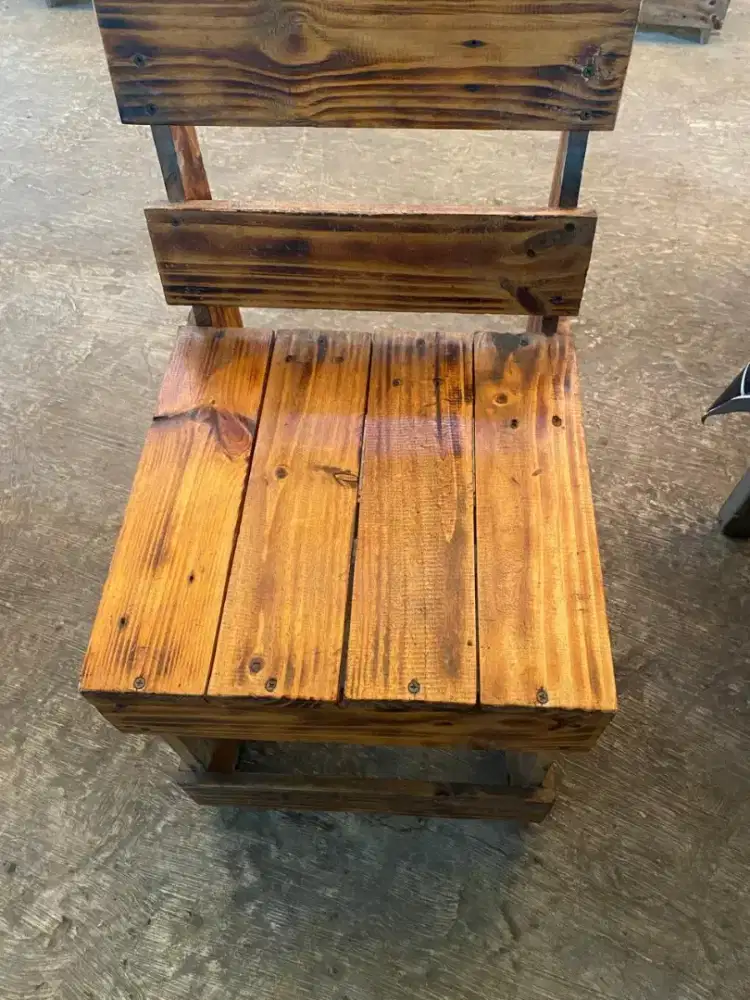Dijual kursi kayu